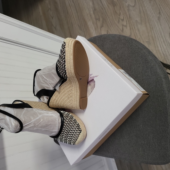 Black Wedges size 8.5 - Picture 2 of 2